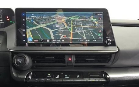 Toyota Prius IV XW50, 2023 год, 3 330 000 рублей, 6 фотография