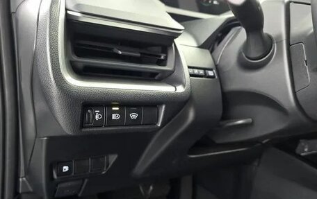 Toyota Prius IV XW50, 2023 год, 3 330 000 рублей, 7 фотография