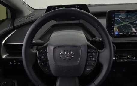 Toyota Prius IV XW50, 2023 год, 3 330 000 рублей, 8 фотография