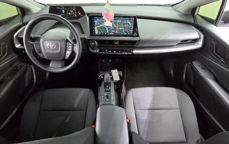 Toyota Prius IV XW50, 2023 год, 3 330 000 рублей, 14 фотография