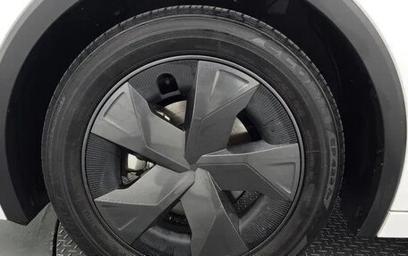 Toyota Prius IV XW50, 2023 год, 3 330 000 рублей, 17 фотография