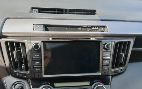 Toyota RAV4, 2017 год, 3 000 000 рублей, 13 фотография