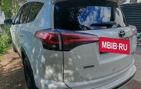 Toyota RAV4, 2017 год, 3 000 000 рублей, 4 фотография