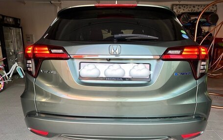 Honda Vezel, 2018 год, 1 850 000 рублей, 13 фотография