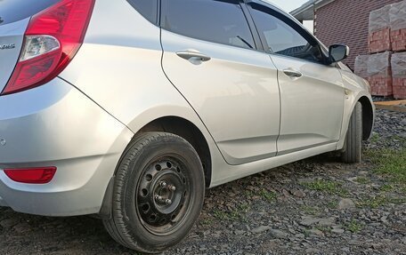 Hyundai Solaris II рестайлинг, 2013 год, 1 000 000 рублей, 2 фотография