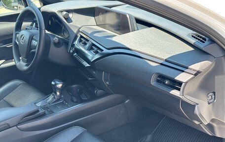 Lexus UX I, 2018 год, 3 200 000 рублей, 10 фотография