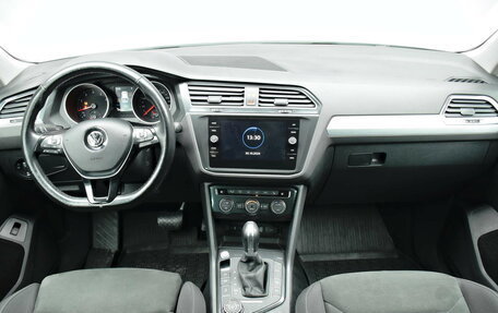Volkswagen Tiguan II, 2017 год, 1 995 000 рублей, 2 фотография