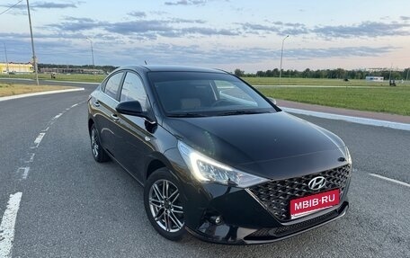Hyundai Solaris II рестайлинг, 2021 год, 1 789 870 рублей, 1 фотография