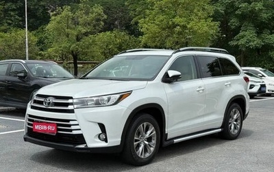 Toyota Highlander III, 2021 год, 2 500 000 рублей, 1 фотография