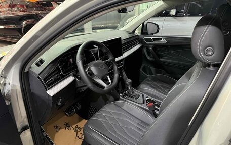 Volkswagen Tiguan II, 2022 год, 2 540 000 рублей, 8 фотография