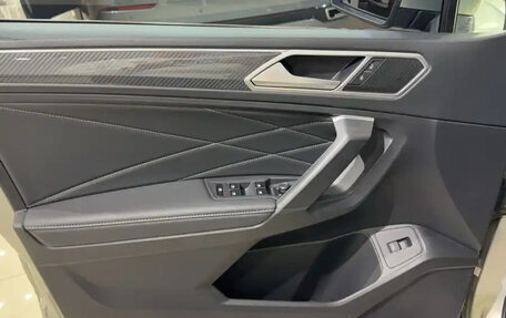 Volkswagen Tiguan II, 2022 год, 2 540 000 рублей, 7 фотография