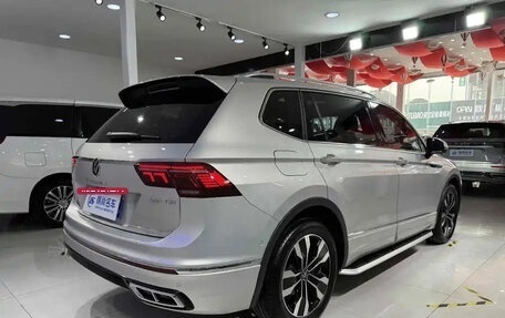 Volkswagen Tiguan II, 2022 год, 2 540 000 рублей, 6 фотография
