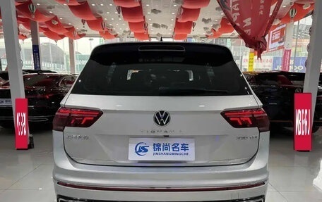 Volkswagen Tiguan II, 2022 год, 2 540 000 рублей, 5 фотография