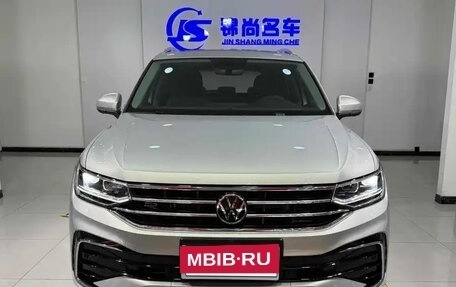 Volkswagen Tiguan II, 2022 год, 2 540 000 рублей, 2 фотография