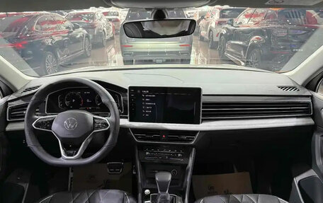 Volkswagen Tiguan II, 2022 год, 2 540 000 рублей, 9 фотография
