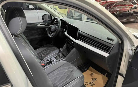 Volkswagen Tiguan II, 2022 год, 2 540 000 рублей, 15 фотография
