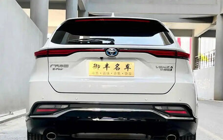 Toyota Venza, 2022 год, 3 600 000 рублей, 5 фотография