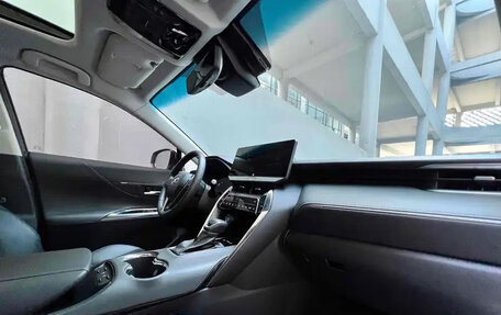Toyota Venza, 2022 год, 3 600 000 рублей, 10 фотография