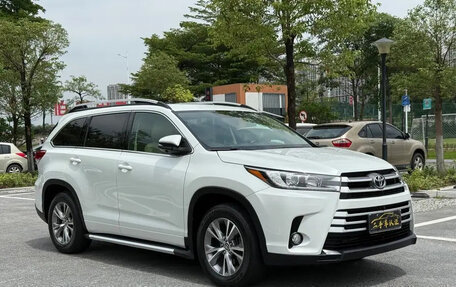 Toyota Highlander III, 2021 год, 2 500 000 рублей, 3 фотография