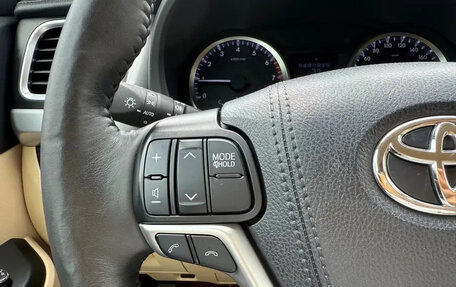 Toyota Highlander III, 2021 год, 2 500 000 рублей, 19 фотография