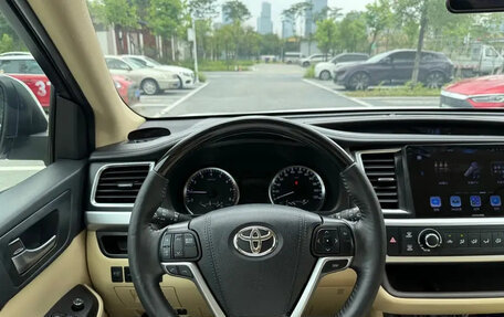Toyota Highlander III, 2021 год, 2 500 000 рублей, 21 фотография