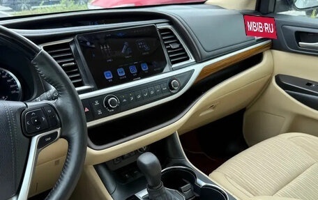 Toyota Highlander III, 2021 год, 2 500 000 рублей, 22 фотография