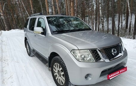 Nissan Pathfinder, 2011 год, 975 000 рублей, 2 фотография