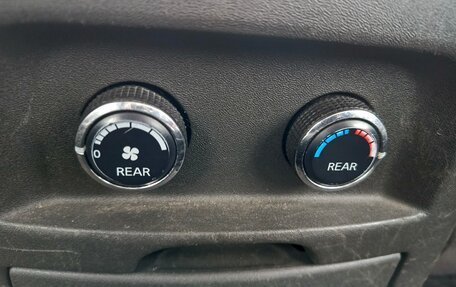 Nissan Pathfinder, 2011 год, 975 000 рублей, 10 фотография