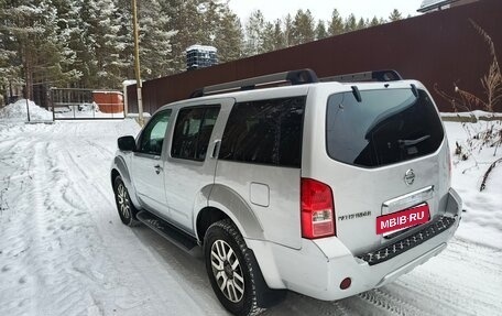 Nissan Pathfinder, 2011 год, 975 000 рублей, 3 фотография