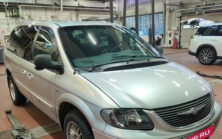 Chrysler Town & Country IV, 2001 год, 650 000 рублей, 1 фотография