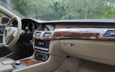 Mercedes-Benz CLS, 2011 год, 2 400 000 рублей, 15 фотография