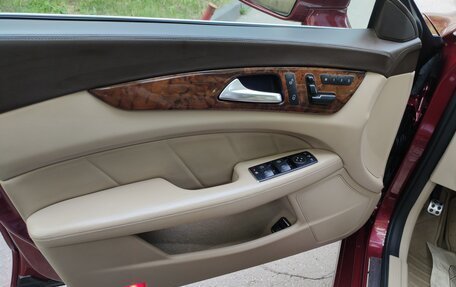 Mercedes-Benz CLS, 2011 год, 2 400 000 рублей, 24 фотография