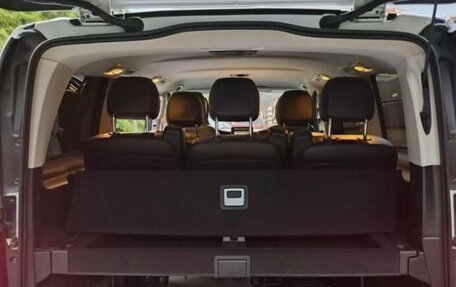 Mercedes-Benz V-Класс, 2016 год, 3 500 000 рублей, 19 фотография