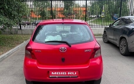 Toyota Yaris III рестайлинг, 2008 год, 700 000 рублей, 3 фотография