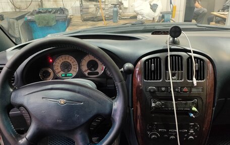 Chrysler Town & Country IV, 2001 год, 650 000 рублей, 7 фотография