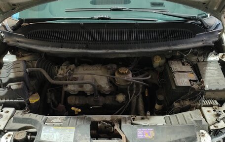Chrysler Town & Country IV, 2001 год, 650 000 рублей, 11 фотография