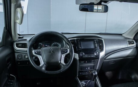 Mitsubishi L200 IV рестайлинг, 2019 год, 2 340 000 рублей, 6 фотография