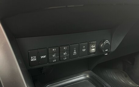 Toyota RAV4, 2018 год, 2 350 000 рублей, 15 фотография