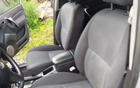 Toyota RAV4, 2005 год, 1 090 000 рублей, 6 фотография