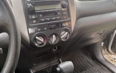 Toyota RAV4, 2005 год, 1 090 000 рублей, 10 фотография