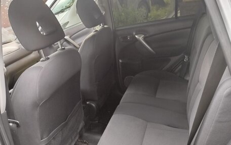 Toyota RAV4, 2005 год, 1 090 000 рублей, 14 фотография