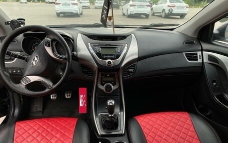 Hyundai Elantra V, 2013 год, 750 000 рублей, 2 фотография