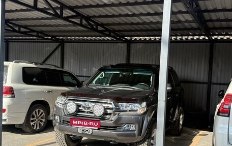Toyota Land Cruiser 200, 2018 год, 11 000 000 рублей, 3 фотография