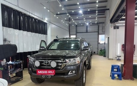 Toyota Land Cruiser 200, 2018 год, 11 000 000 рублей, 19 фотография