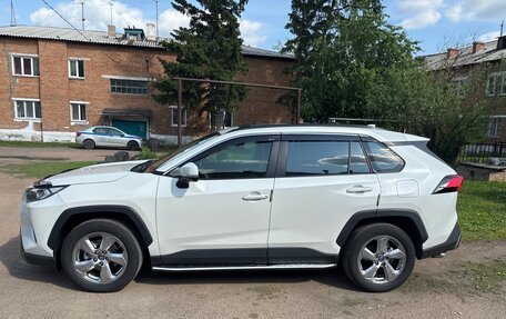 Toyota RAV4, 2021 год, 3 350 000 рублей, 3 фотография