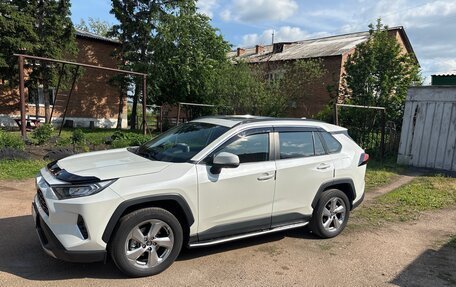 Toyota RAV4, 2021 год, 3 350 000 рублей, 2 фотография