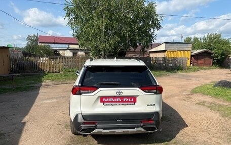 Toyota RAV4, 2021 год, 3 350 000 рублей, 5 фотография
