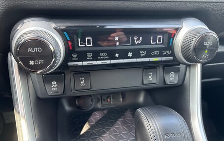 Toyota RAV4, 2021 год, 3 350 000 рублей, 14 фотография