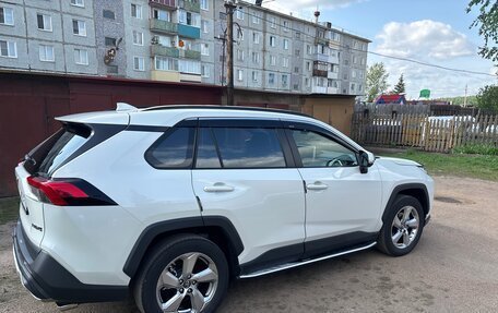 Toyota RAV4, 2021 год, 3 350 000 рублей, 6 фотография