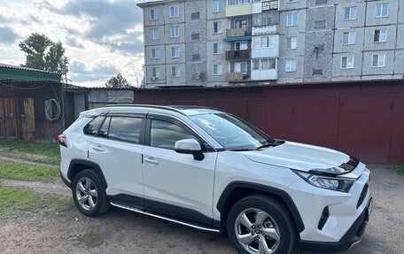 Toyota RAV4, 2021 год, 3 350 000 рублей, 8 фотография